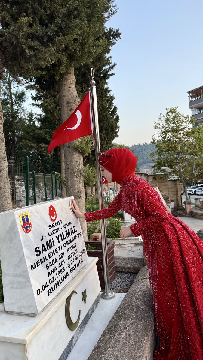 sevdenrylmazz's tweet photo. Abi ben gelin oldum.. ❤️‍🩹 https://t.co/7cLbwb2u2n