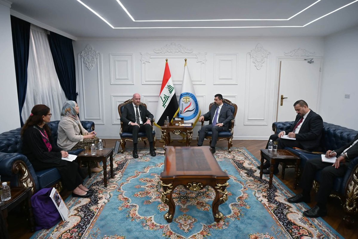 moj_iq's tweet photo. وزير العدل يستقبل رئيس بعثة اللجنة الدولية منظمة الصليب الأحمر في العراق ويبحث معه ملف الأطفال الاجانب المصاحبين لأمهاتهم والسجناء المنقولين من سوريا إلى العراق، بما ينسجم مع الالتزامات القانونية والإنسانية.

اعلام وزارة العدل 
٢٠٢٦/٩/١٤ https://t.co/YHiTEY9KAx