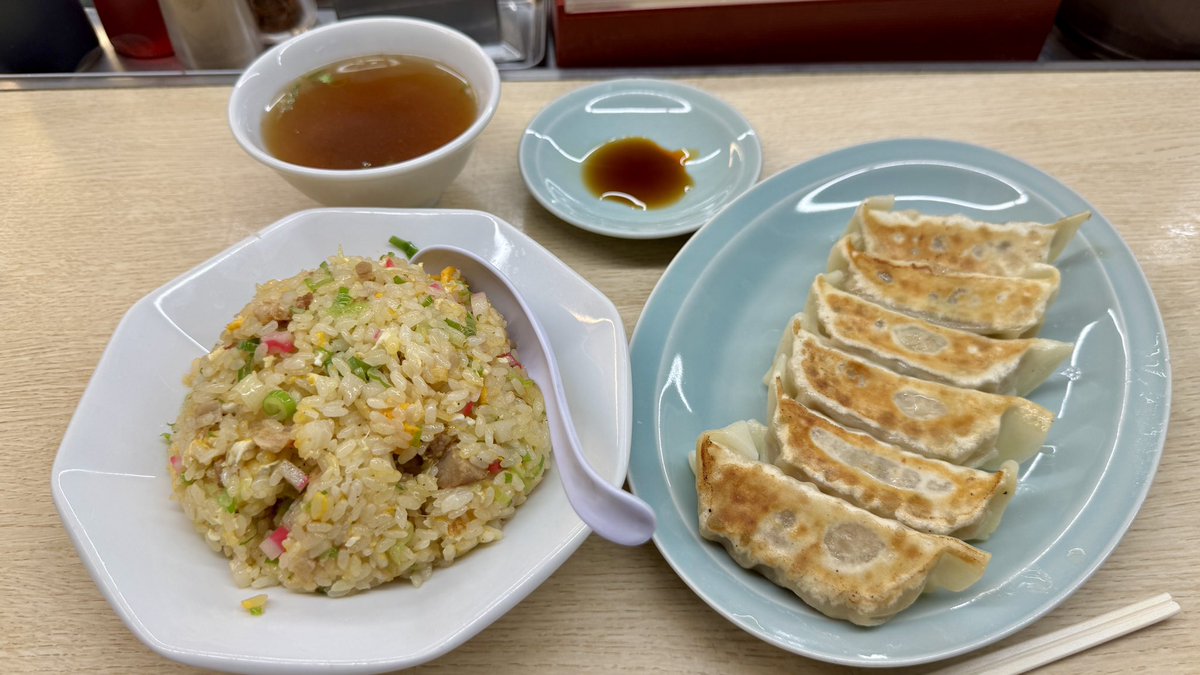 khakis_eida's tweet photo. 【満北亭(まんほくてい) 昭和公園北店】
半年振り

・肉餃子
・チャーハン

#満北亭 #立川 https://t.co/9lkAh092ha
