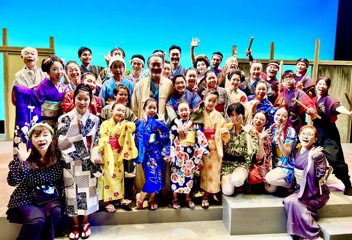 Himemaru19's tweet photo. 無事終演しました。ご一緒していただた皆さま
大変お世話になり、ありがとうございました。
3回目となる北斎ラプソディア、ご指導くださった先生方のお陰で多少は成長出来たでしょうか？！
最後に皆んなで涙するぐらい真剣に取り組みました。
また一緒に舞台に立てる日を夢みて！！
♯北斎ラプソディア https://t.co/WE6PgItQ32