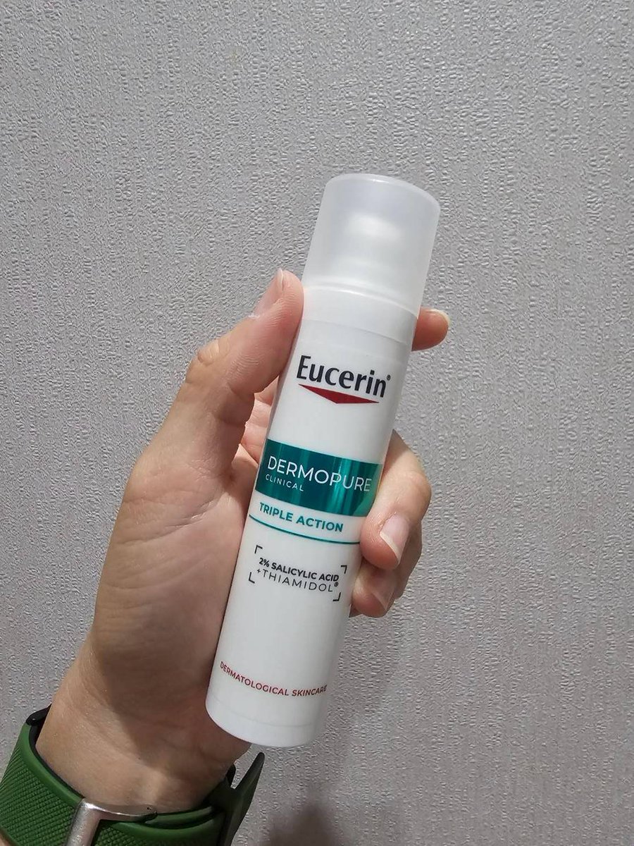 laywithme99's tweet photo. เซรั่มลูกรักของคนเป็นสิว ต้องยกให้​ Eucerin Triple Action ใช้ตั้งเเต่ช่วงที่สิวบุก ช่วยลดการอักเสบทำให้สิวยุบไว​ และเค้ามีสาร ไทอามิดอล ช่วยเคลียร์พวกรอยดำรอยแดงจ���กสิวตัวเนื้อเซรั่มบางเบา​ ซึมไว​ ทาแล้วหน้าไม่หยาแน่นอน 

#EucerinTripleAction #Eucerin #ใช้ดีบอกต่อ https://t.co/wukm256CMY
