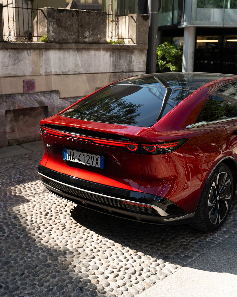 MazdaEspana's tweet photo. Artesanía Takumi. Innovación eléctrica. Conexión natural.
Jinba Ittai.
#Mazda6e #CraftedWithJapaneseSoul #MazdaEspaña https://t.co/MKV5VHsP1y