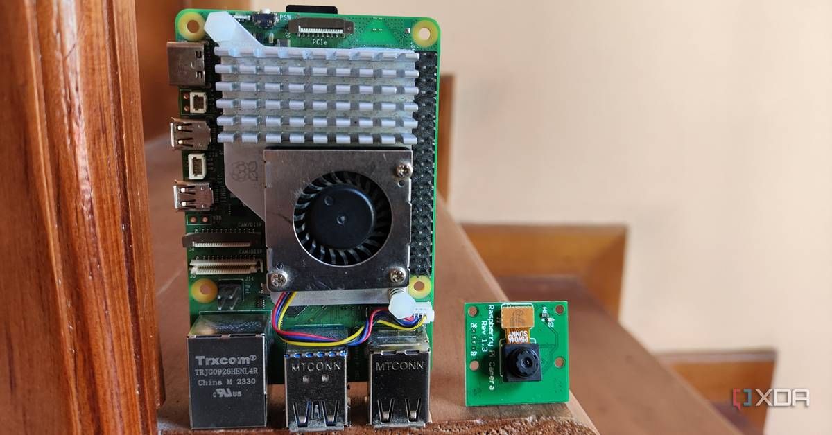 Someone built a Raspberry Pi camera with four lenses for cool 'wobbly' photos