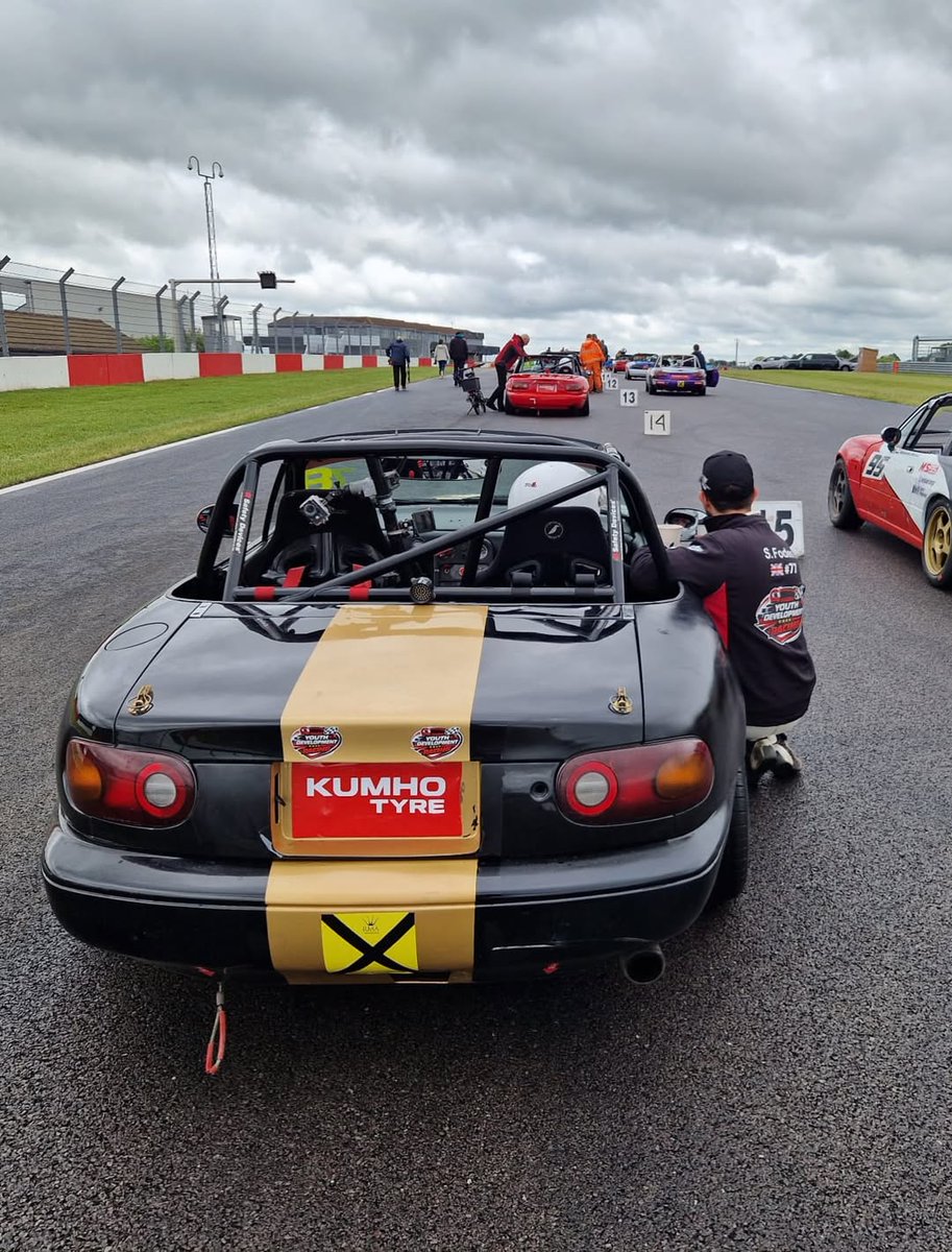 LanceCharll3's tweet photo. Race one of the Clubman Championship is complete at @doningtonpark. A mechanical issue forced our driver to retire, leaving it all to play for this afternoon. If there’s one track that’s fun from the back of the grid, it’s this one. Pat Gilligan https://t.co/weCHiNsvRG