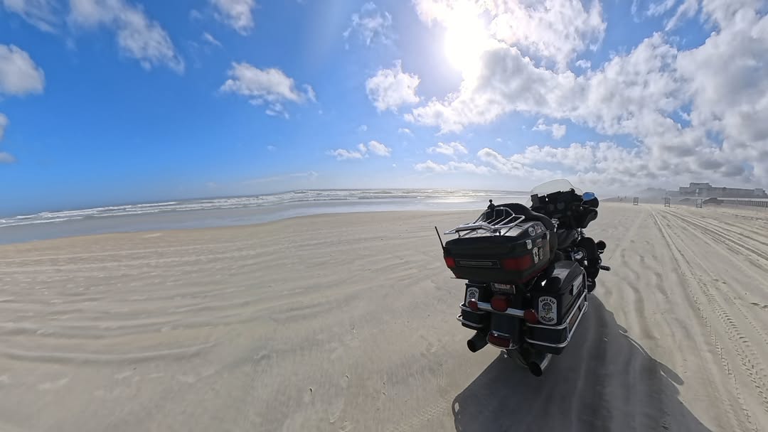 JamieStryj11's tweet photo. Saturday beach day with Dusty. Who says a Harley can’t enjoy the sand? With 311, 000+ miles behind her, Dusty earned some ocean time in Daytona Beach. The best adventures are often unplanned. Where would you take your motorcycle for a beach day? https://t.co/IDoNeqxhLw