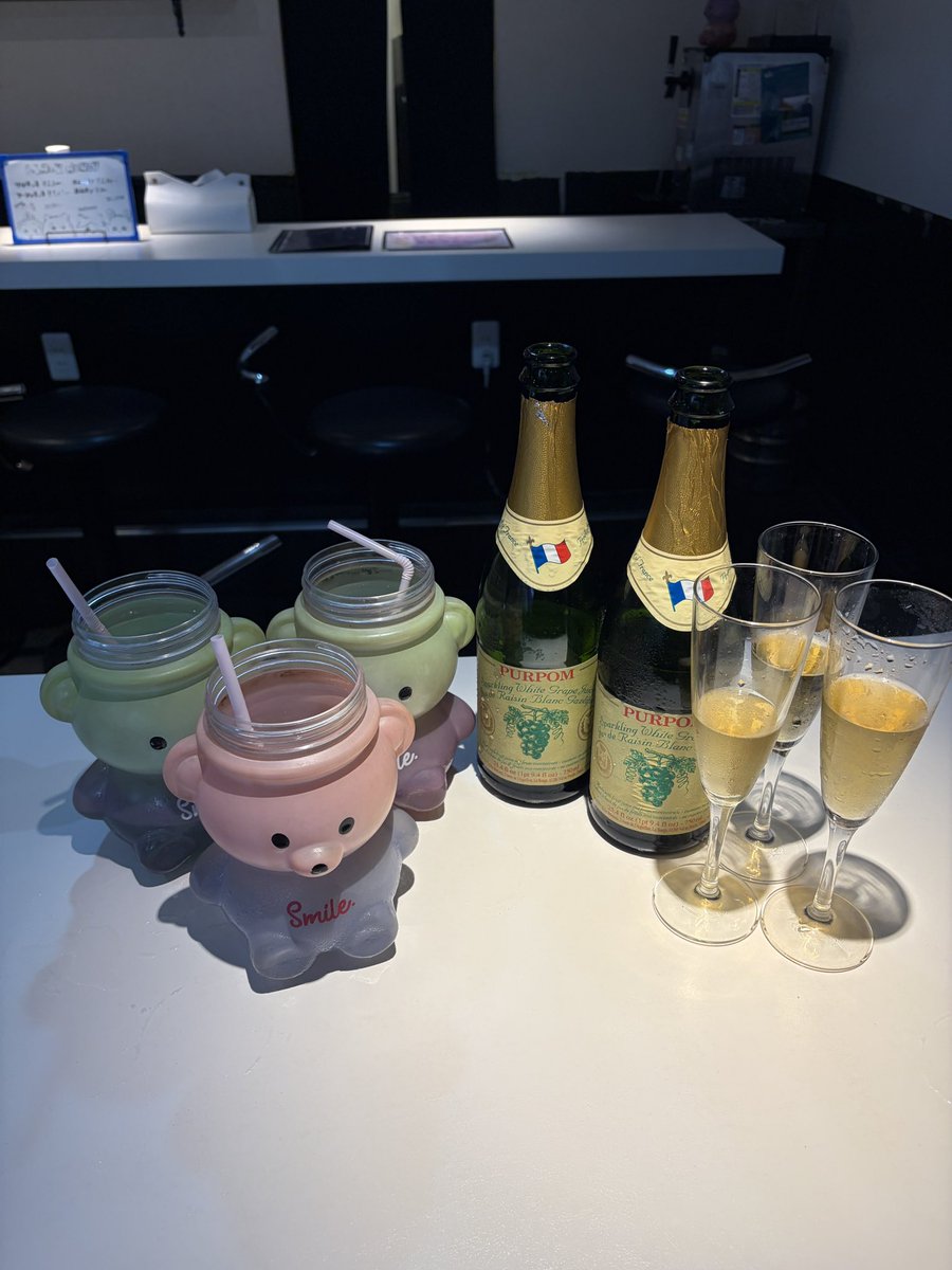 BH_yuyu___'s tweet photo. 退勤しました🎀

♡タトゥーいっぱいのお兄さん🧸🥂すずるねゆゆしてくれてありがとう‼️お互い喋ったことないタイプだから色んなことむっちゃ聞かれて楽しかった笑笑 大好きな2人とつけて濃ゆい時間でした🙏💓るねちゃんともお写真撮りたかった、！！悔しい！！

次19日です
@andlove_akb https://t.co/2X19q69TpB