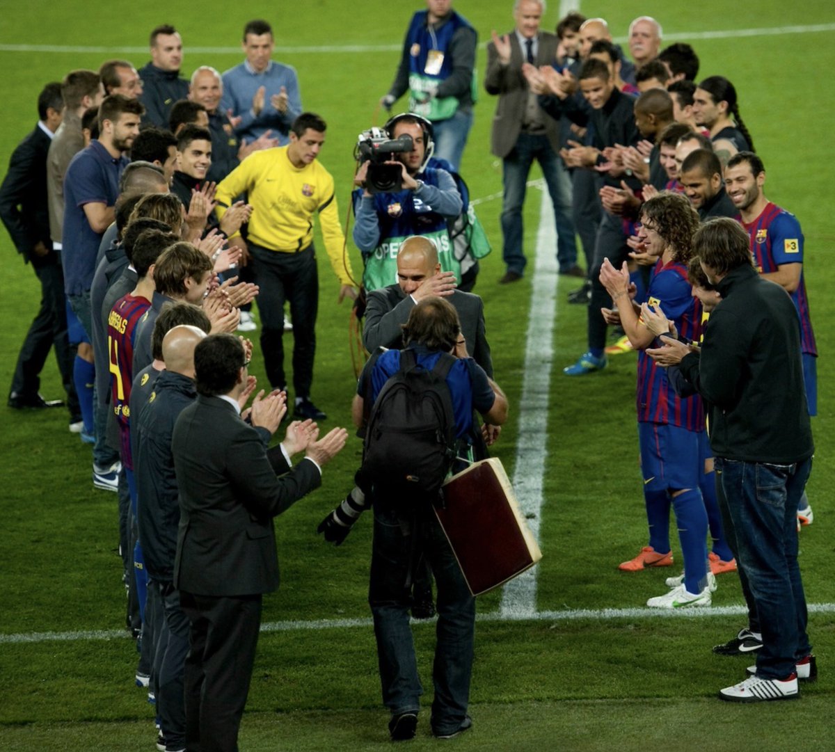 Barca_Archive's tweet photo. Pep’s farewell was so emotional https://t.co/pVbcB6SyhA