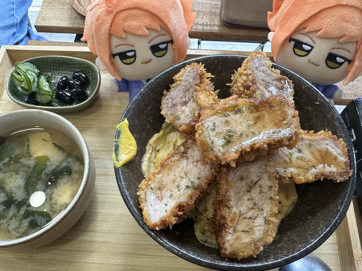 SummerbyMay's tweet photo. 돈까스~😍
在屋外用餐有種輕鬆、無壓力的感受。
好吃😋.
#炸豬排飯
#新興區
#Kaohsiung https://t.co/vVvdRjPj0L