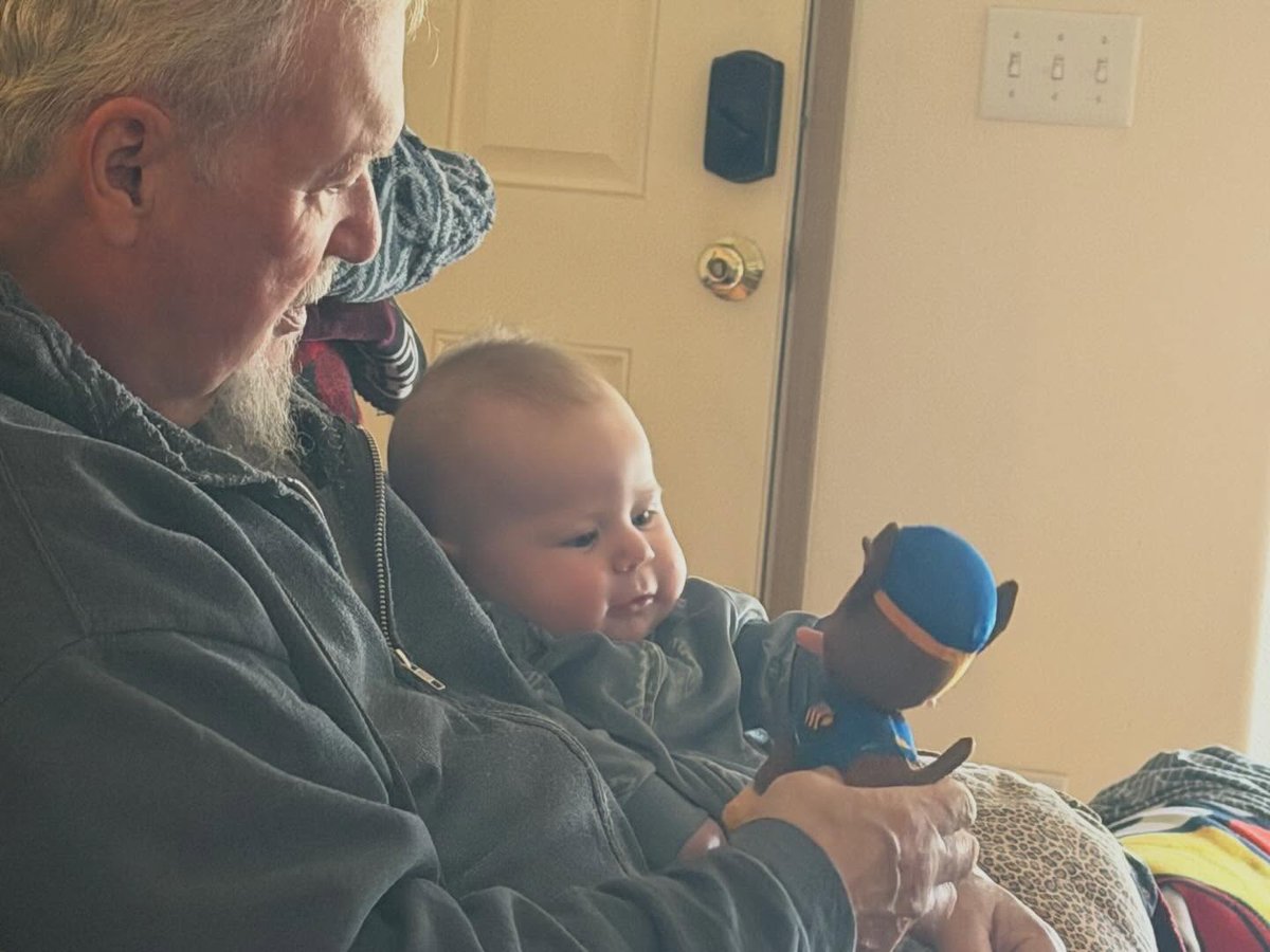 HabboTenchi's tweet photo. Grandpa’s visits always make the day better. https://t.co/YSgk6QXqvD