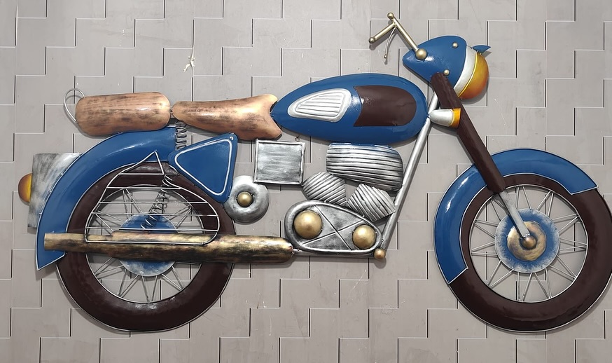 EverettPen2e's tweet photo. Gear Up Your Walls with handcrafted sheet metal bike wall art. Industrial-chic decor for bikers, cafes, and homes. Vintage road bike, sleek motorcycle, and retro-inspired designs. Size: 17”x6”x10”. Order: 7838305331 https://t.co/C7eQDTjzD8