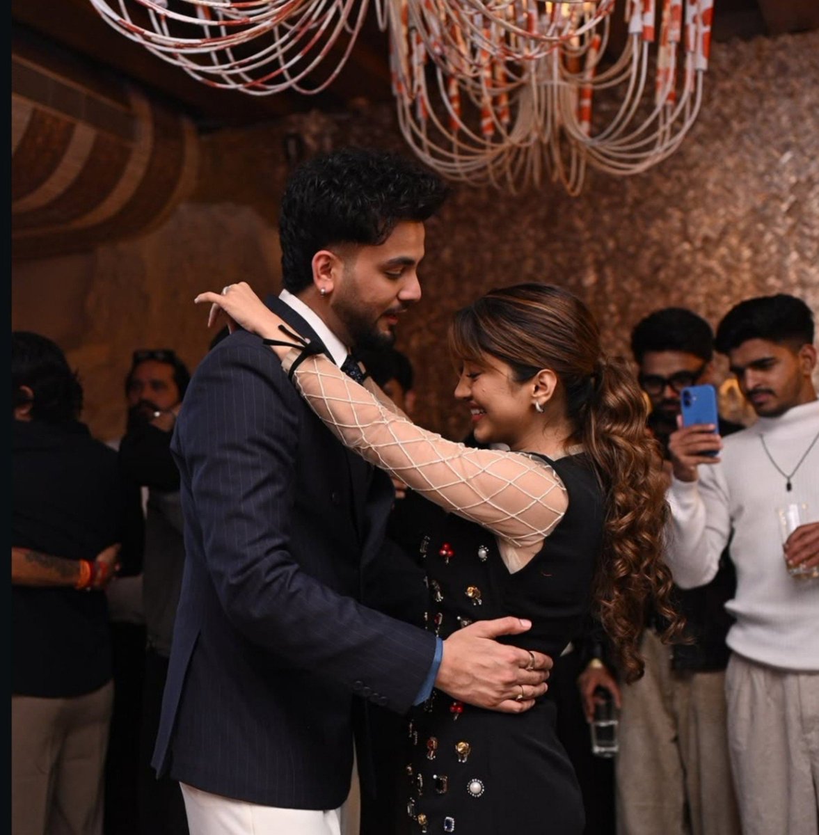 agarwal_na81179's tweet photo. They are looking so good together 🥰❤️
#shivangijoshi #elvishyadav https://t.co/59gLmQ1g8l