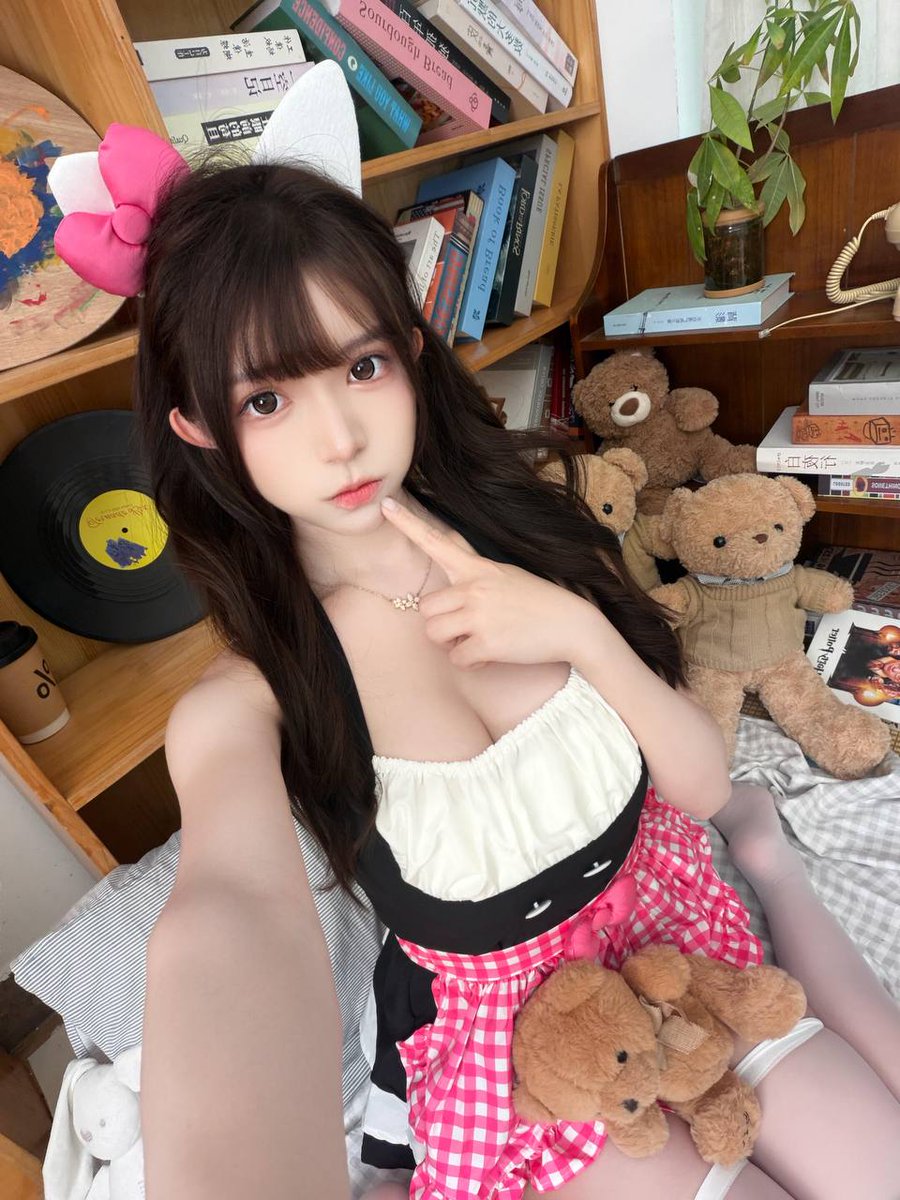 Sarah40137073's tweet photo. 再强调一次：我不要🚪！真不要！ 想看什么痛快点告诉我， 我看到立马发.就是手发酸发不完而已 不需要你们打钱支持我
1：看福
2：看🐻 https://t.co/NQ2y1K2ENO