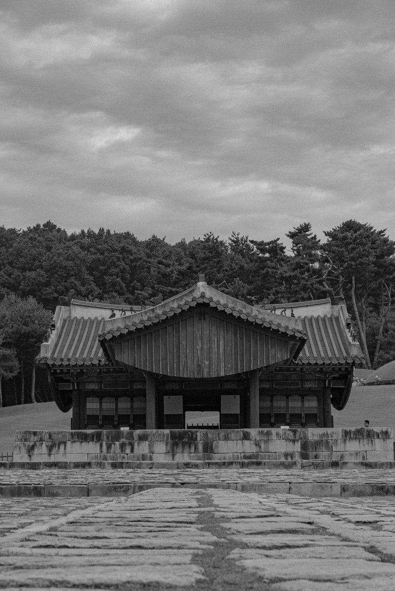 handeul486's tweet photo. <융건릉>
아버지 사도세자의 비극적인 죽음.
효심 깊은 그의 아들 정조가 아버지와 같이 묻힌 무덤입니다. https://t.co/VS93adejiD