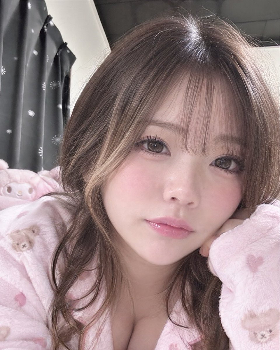 hensaichan01's tweet photo. 加工強めですけどパジャマ姿エッチ？
最近太ってきて胸が大きくなってきた🥺💕
#裏垢女子
#裏アカ女子 https://t.co/Lp10oH6ean