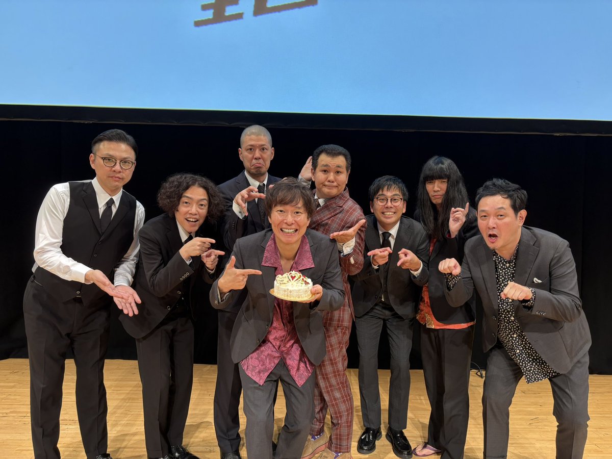 takizawa0914's tweet photo. ５０歳を迎えました！漫才で迎える誕生日は初めてです！オジサンズ8大阪公演でサイコーのバースデーを迎えました！
みんな祝ってー！
#滝沢生誕祭2026 
#オジサンズ8 
#フレンチブルドッグ https://t.co/e7GkfMX0j8