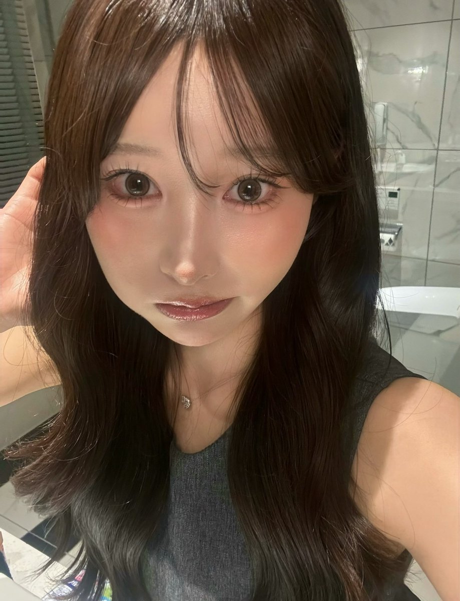 himekajpg's tweet photo. 烏龍茶メイクに合う低彩度チークはこれ。広範囲に塗るのがかわいい🙂‍↕️ https://t.co/q0kTbQjikA