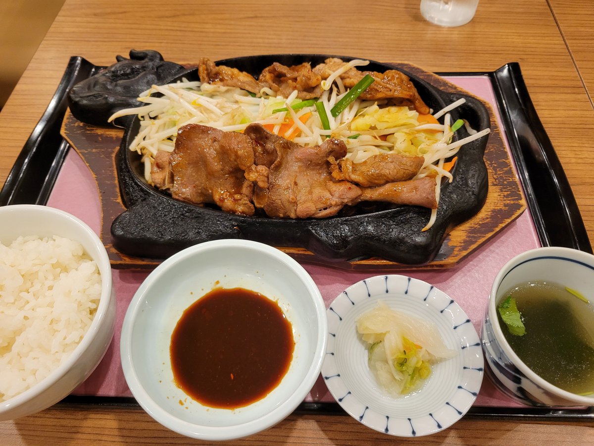 keiromn's tweet photo. 牛タン食べて映画みにきた https://t.co/k5zd65QCrZ
