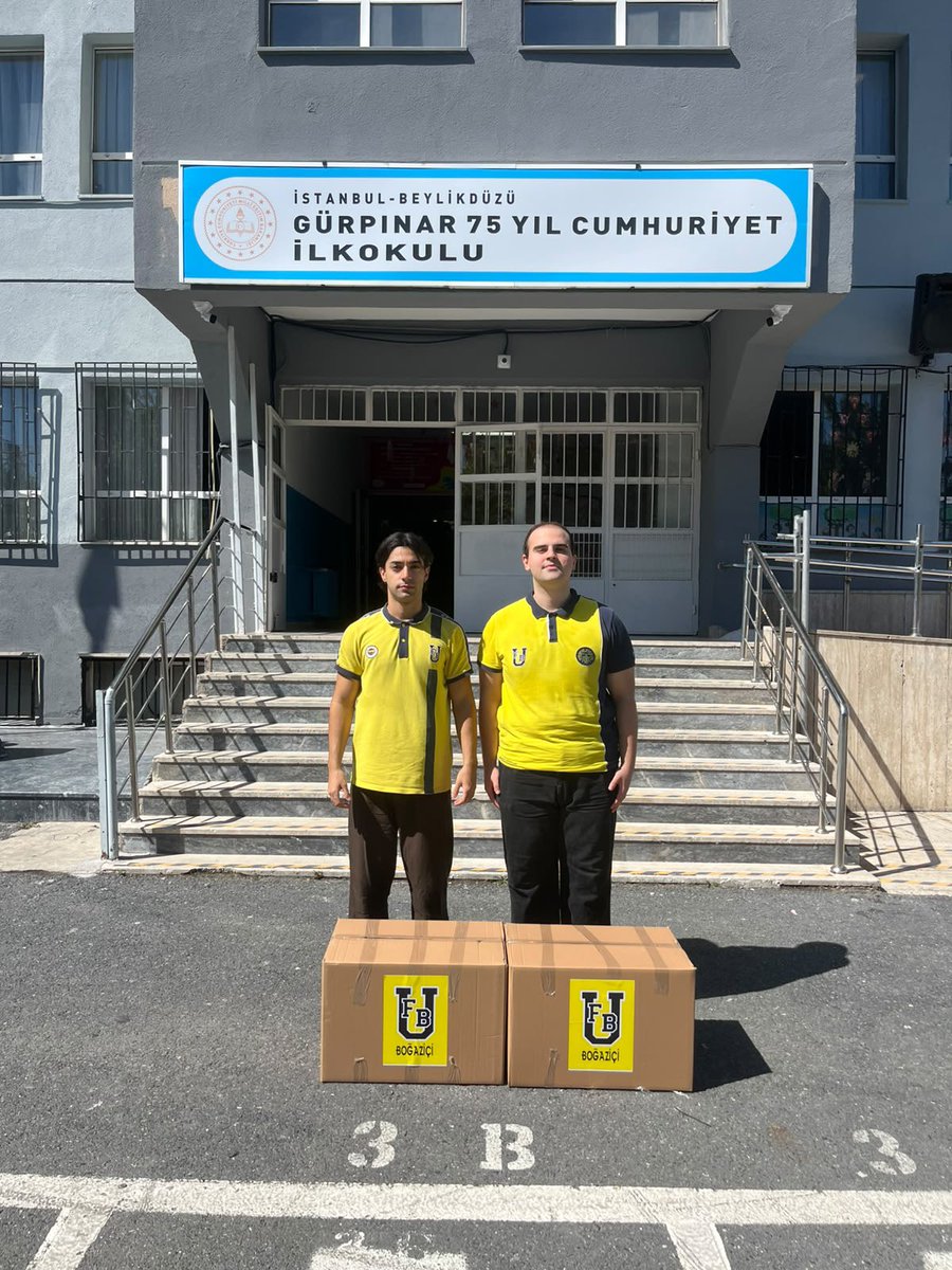 UFBBogazici's tweet photo. #ÜnifebCares projeleri kapsamında 1907 ÜNİFEB Boğaziçi Üniversitesi örgütlenmesi olarak eğitim-öğretim hayatına başlayacak kardeşlerimize kırtasiye seti hediye ederek "Çocuklarla Aydınlık Gelecek" projemizi gerçekleştirdik. https://t.co/HK4J5H0Qat