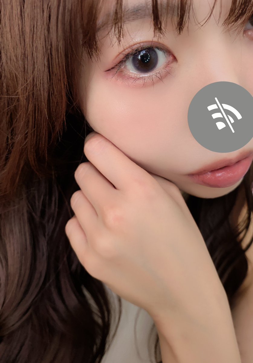 memeOo_o's tweet photo. ちょっと涼しくなったときにした赤系のメイクー！
YSLのアイシャドウもシャネルのリップ&amp;チークボームもやっぱり可愛い🫶🏻
でも私の顔で赤を濃くしすぎるとやりすぎ感出るから難しいね〜😇 https://t.co/MLpdhdFW2k