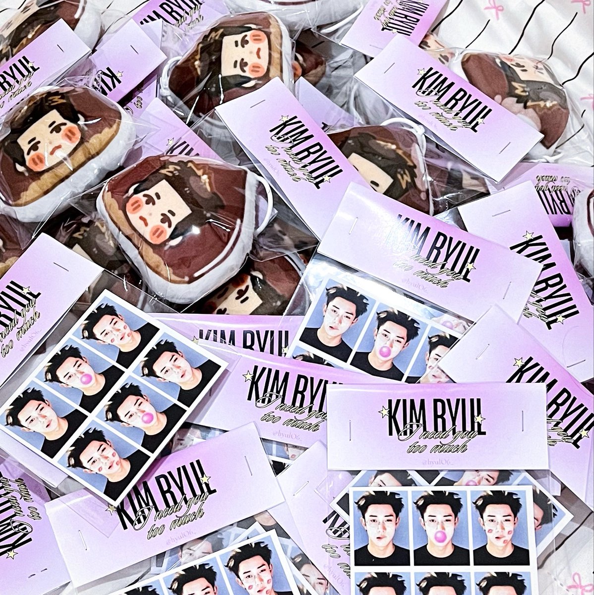 hyulO6_'s tweet photo. ୨ৎ interest check — rt &amp; like are appreciated ★!

halo ryulmania, aku mau bagi-bagi freebies birthday ryul [keychain plushie chestnut, id photo] buat nanti claim 25.09 adakah yang mau? drop ur pretty @ if u interested ✩ https://t.co/N3Y9eCE0jP