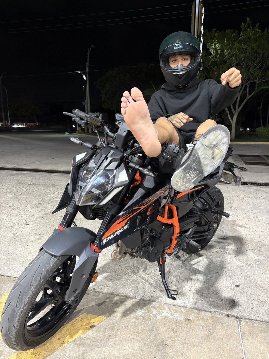 findomFuego's tweet photo. These perfect feet sure aren’t going to fucking lick themselves little f4g 😠

Do your only job in this world and worship my feet properly 😈

CALLS/CUSTOMS✅
#findom #ATM #cashmaster https://t.co/23M98JBVl2