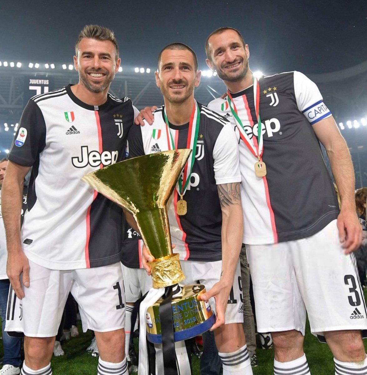 JuveLabX's tweet photo. 𝐁𝐚𝐜𝐤 𝐢𝐧 𝐭𝐡𝐞 𝐝𝐚𝐲 𝐭𝐡𝐢𝐬 𝐰𝐚𝐬 𝐨𝐮𝐫 𝐝𝐞𝐟𝐞𝐧𝐬𝐞.🇮🇹💫 https://t.co/Z07y65sZMc