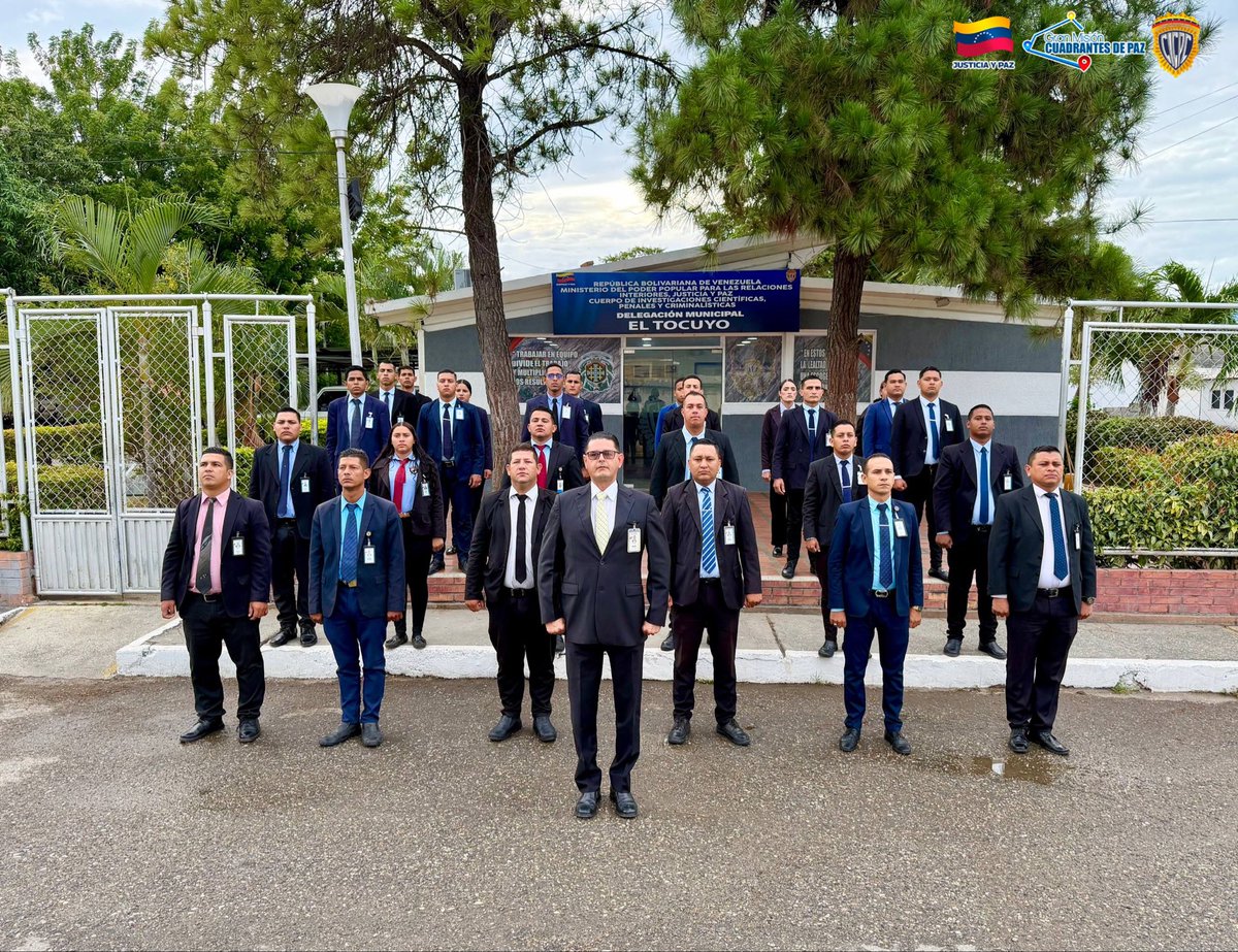 DMELTOCUYO's tweet photo. Iniciamos la semana con compromiso y lealtad institucional.

Cumpliendo con las directrices de la Superioridad, la Delegación Municipal El Tocuyo dice presente en el tradicional Lunes Cívico. https://t.co/m1jHY0Jdx2