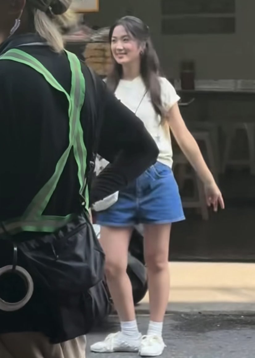 woohyepics_'s tweet photo. pretty face. radiant smile. bright and lively aura. so sunshine-coded. kim hyeyoon so beautiful 🌻💛 https://t.co/Mec17mlLMl