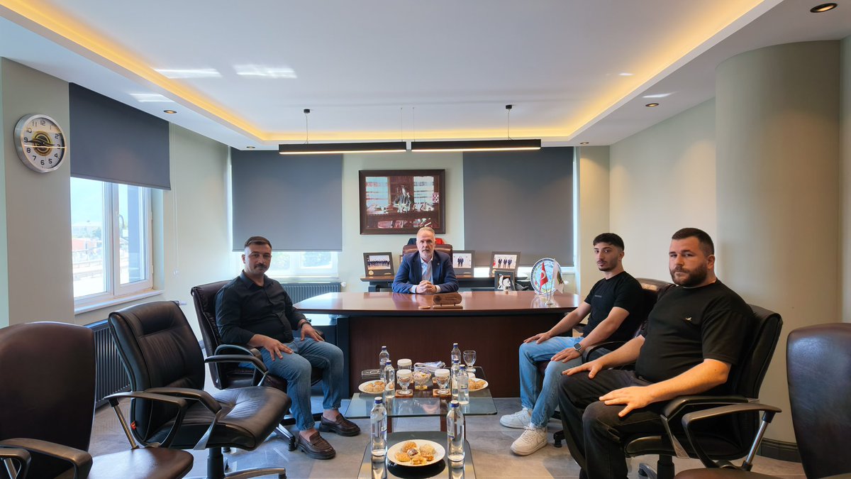orhangazitso's tweet photo. Orhangazi Ülkü Ocakları Başkanı Uğur Kavak ve Ocak yöneticileri Meclis Başkanımız Cem Kapitan’ı odamızda ziyaret etti.
Ziyaretleri için Uğur Kavak ve ekibine teşekkür ediyor, çalışmalarında başarılar diliyoruz. https://t.co/T6t4IkMp1w