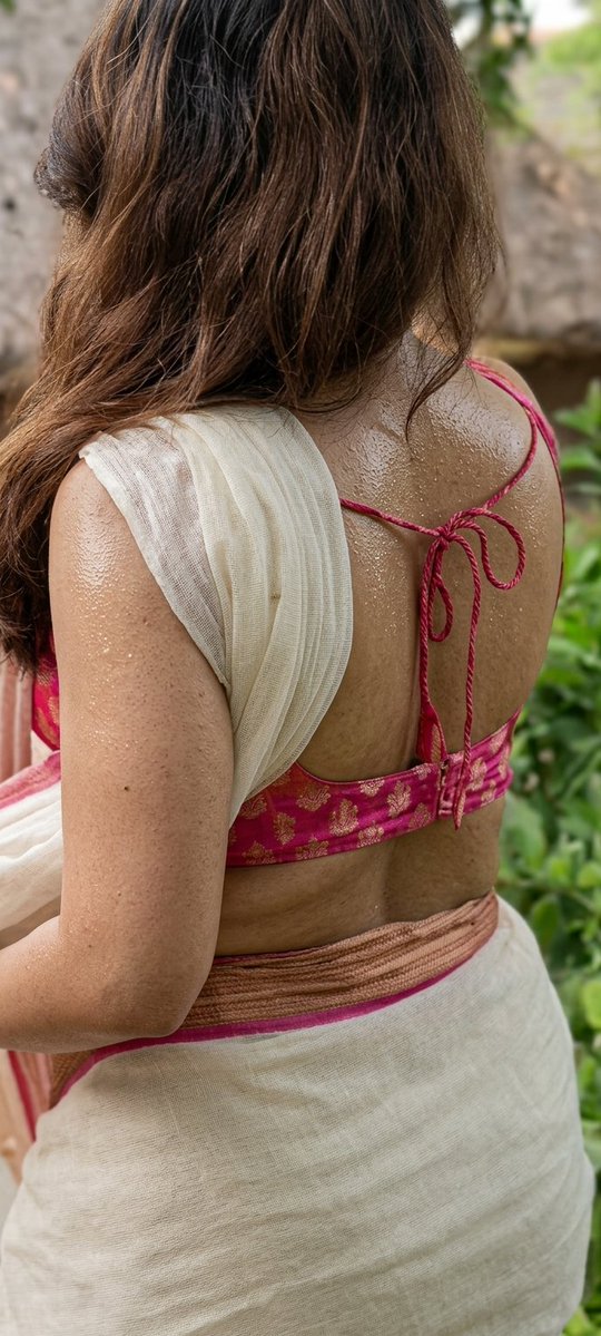 slayeh3r's tweet photo. Iswarya Menon in saree is a complete snack 😋 her whole body meat is overflowing ❤️‍🔥 https://t.co/ZEbWTbhe6X
