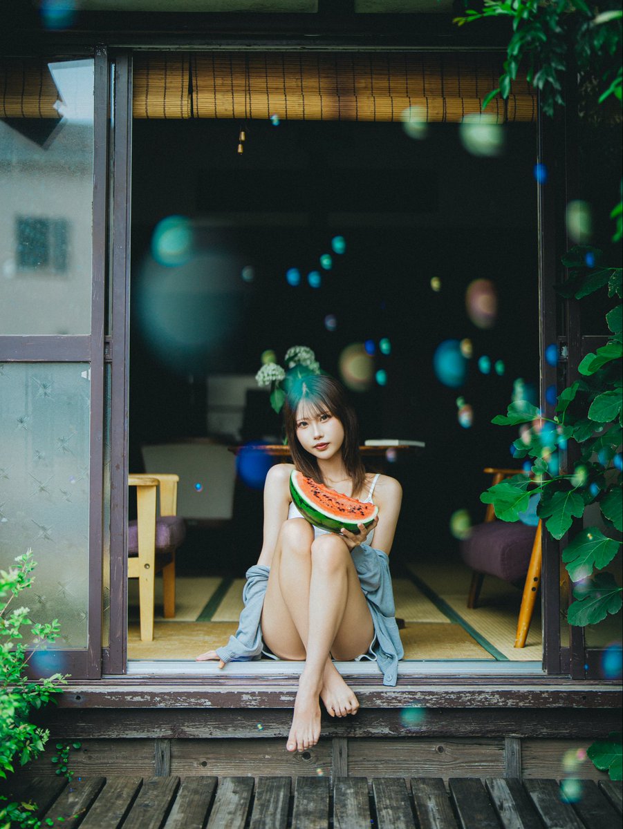 saruphoto's tweet photo. 【YouTube更新しました！📸】

35mmと50mm。
この王道2本の単焦点レンズだけで撮った本気のポートレート撮影です。

動画はコチラ↓
https://t.co/nZ4CU8X8eI https://t.co/sYszIWGVEV