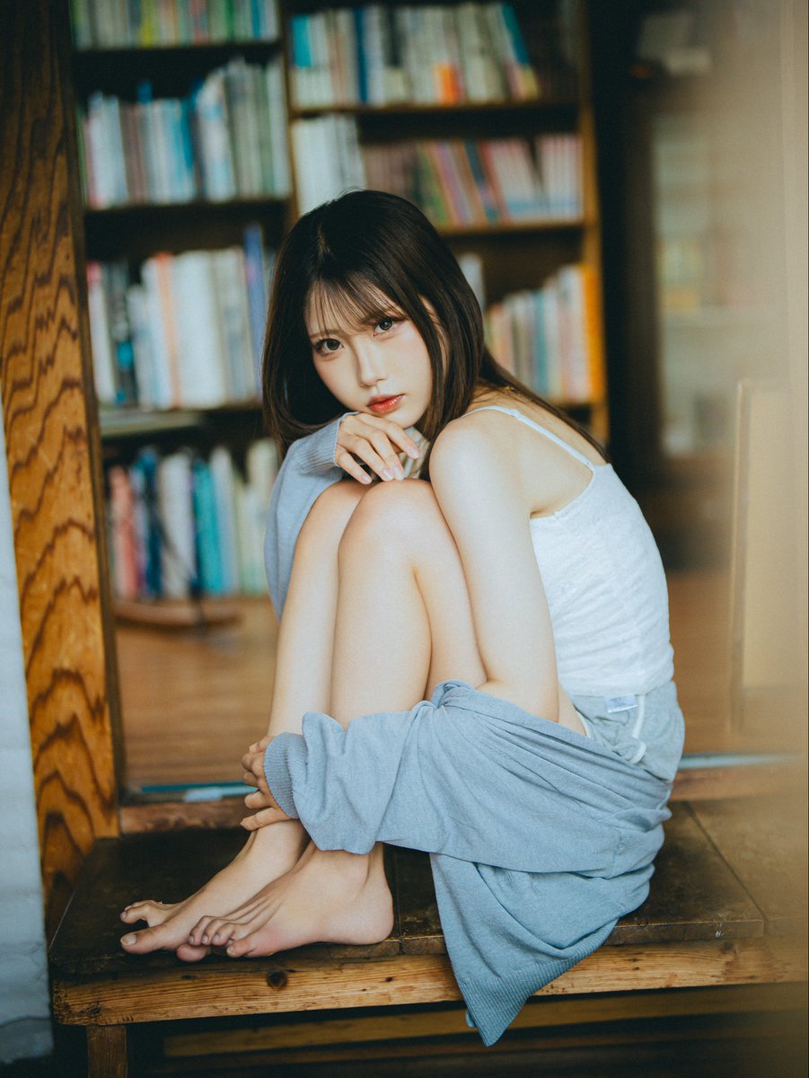 saruphoto's tweet photo. 【YouTube更新しました！📸】

35mmと50mm。
この王道2本の単焦点レンズだけで撮った本気のポートレート撮影です。

動画はコチラ↓
https://t.co/nZ4CU8X8eI https://t.co/sYszIWGVEV