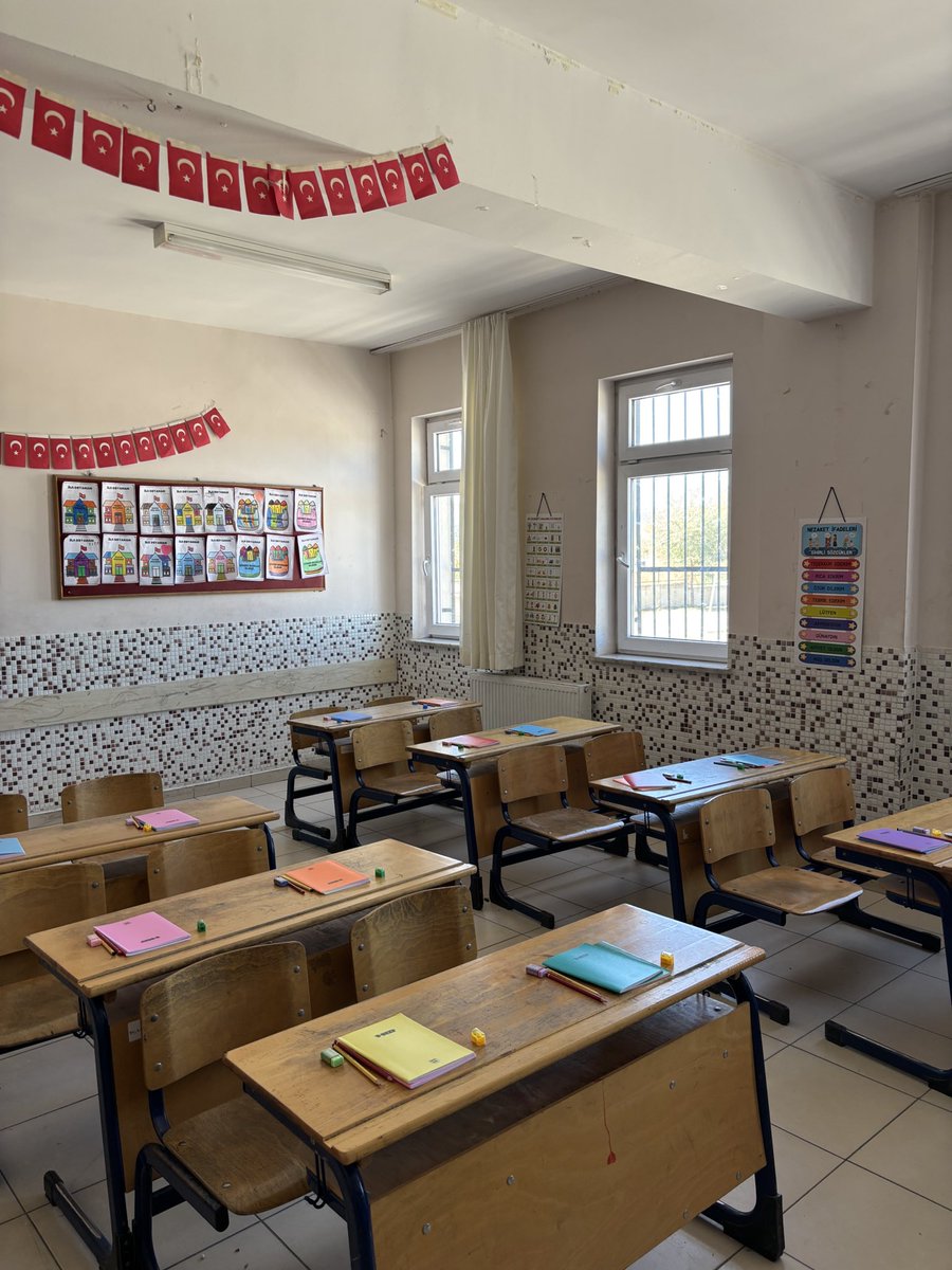 UFBKocatepe's tweet photo. #ÜnifebCares projeleri kapsamında 1907 ÜNİFEB Afyon Kocatepe Üniversite örgütlenmesi olarak eğitim-öğretim hayatına başlayacak kardeşlerimize kırtasiye seti hediye ederek "Çocuklara Aydınlık Gelecek”
projemizi gerçekleştirdik. https://t.co/4H5RGAkIOx