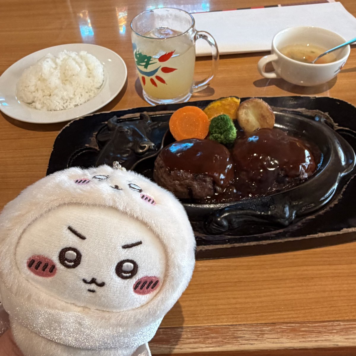 fuka__sb07's tweet photo. ハンバーーーグ！
楽しかった😆お土産に餃子も買った😆 https://t.co/zhxRdtovr0