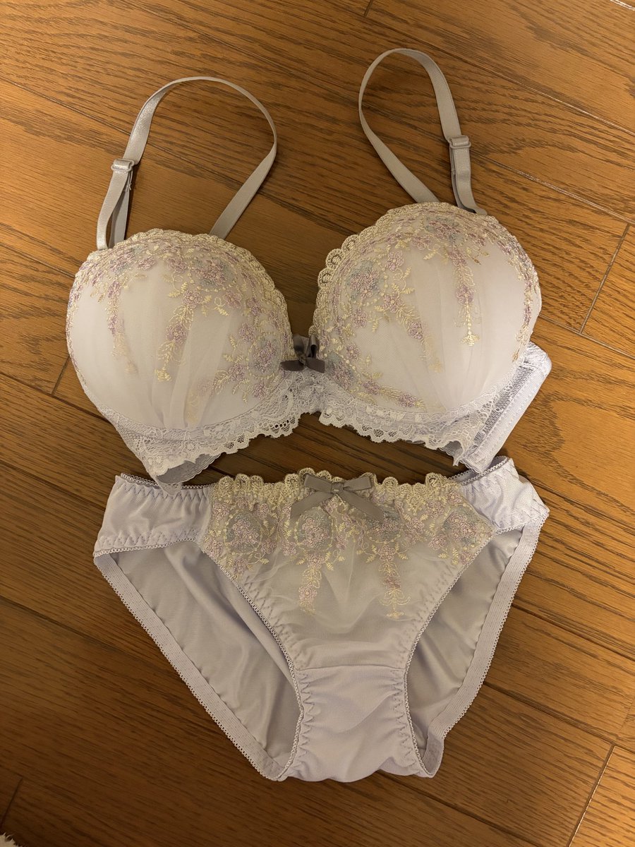 kasumi_pan2's tweet photo. 金欠すぎるので下着売ります

誰か買ってください📮📦
よろしくお願いします😢

#下着売ります　#下着売り子 https://t.co/bOULtbuglm
