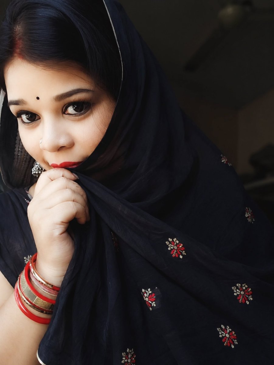 KarlClingmbemb's tweet photo. 🥰 “आँखें खूबसूरत हों तो ख़ामोशी भी बोलती है 👀 https://t.co/cnjbi0oIyG