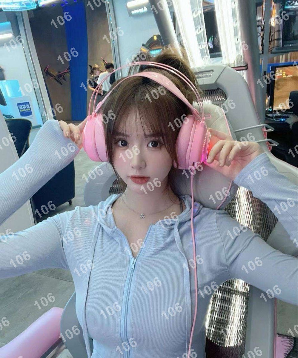 frezyalargibi's tweet photo. 金华市义乌市诗画广场

#金华

#浙江

.总是假装没看见，其实用余光小心翼翼看了千千万万遍。

💋恋爱通道💞：@donut2553（注意！失联看主页第一条帖子，选好妹子转发或者截图页面咨询客服） https://t.co/PZjrVhaC0I