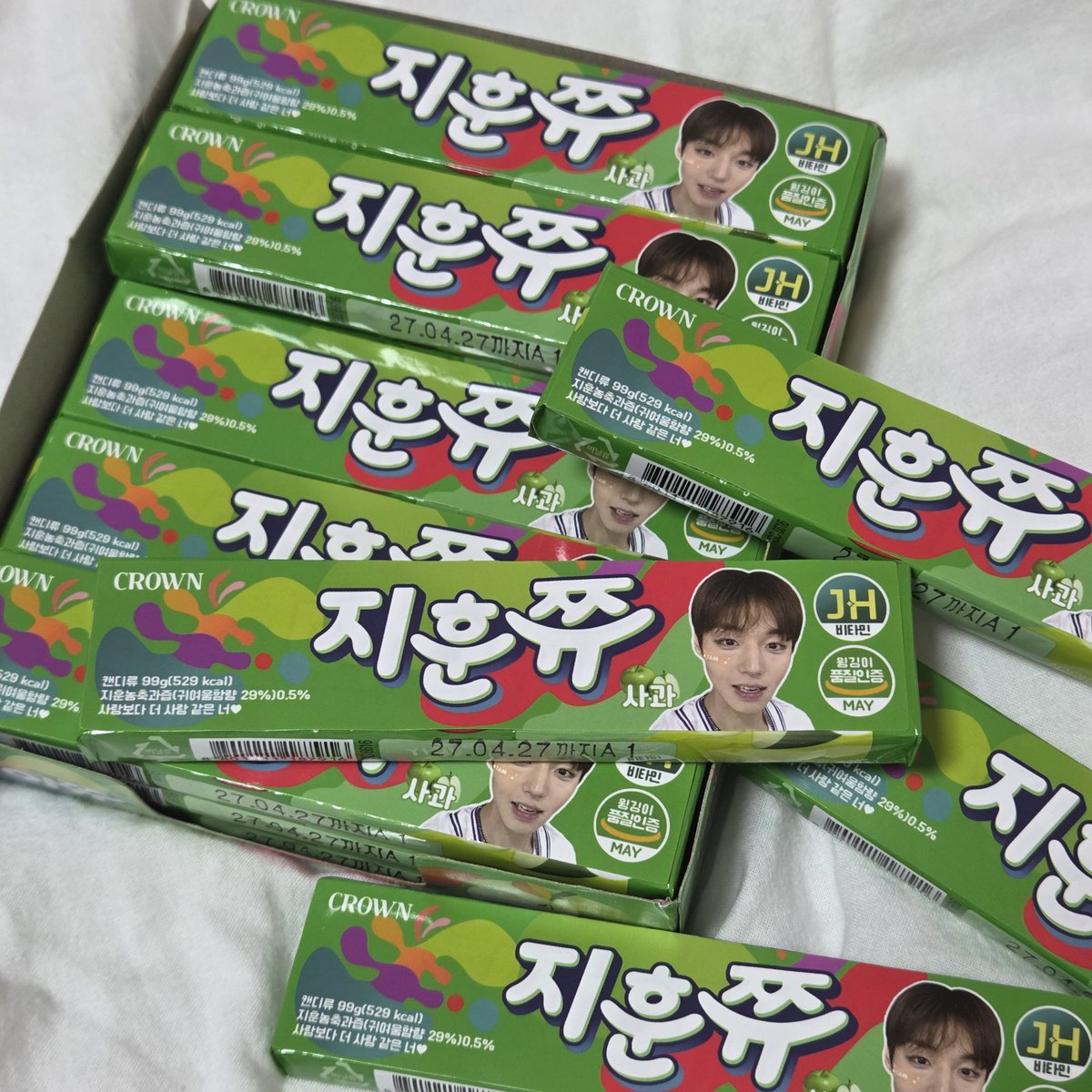 luvjh5_'s tweet photo. #RT
무사히 리플렉트 투어가 잘 끝난 기념으로!
알티 추첨 1분과 팔로워 추첨 n분에게
지훈이 키레이 증사와 지훈쮸를 보내드립니다🤍

반택비 부담 가능하신 분만 참여 부탁드립니다🥹
당발은 추석 이후! https://t.co/eML7icixud