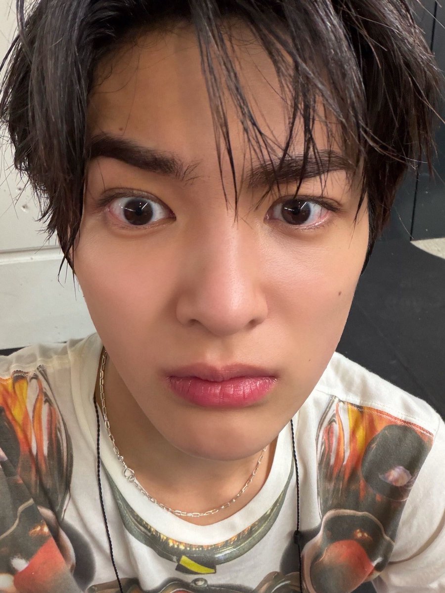 reomhyeonz's tweet photo. keonho is the type of guy na kahit anong gawin niyang facial expression pogi pa rin https://t.co/lkvFtlQW6w