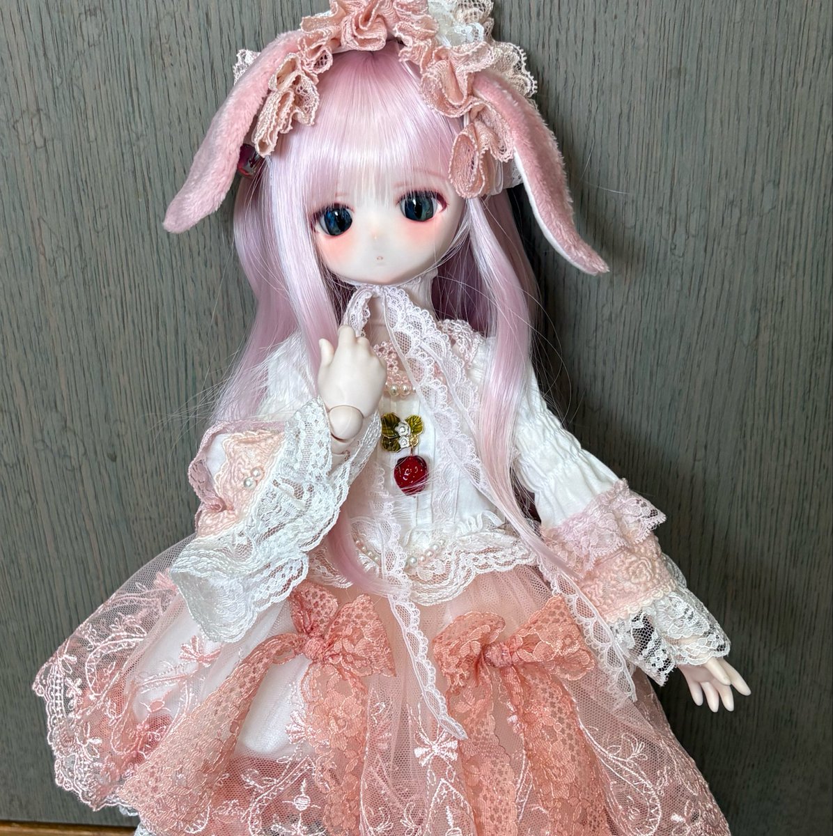 mira_dool's tweet photo. 特注服ドレスはHOWAFUWA様(@xhowafuwax)のです♪

お披露目するのが遅れました〜💦
Rosémiaの白とピンクの組み合わせが見たくて💕
そして大好きなサクランボの装いもお願いしてとても可愛くて素敵なドレスが届いてくれました(ノ∀＼*)

Rosémiaにも似合ってくれてとても可愛いくなりました(ノ∀＼*) https://t.co/hR2YgfEHM5