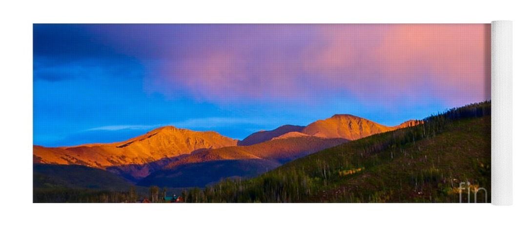 erinmdorffette's tweet photo. Colorado’s iconic mountain sunset captured in stunning color. Beautiful as a print, yoga mat, duvet, tote bag, coffee mug and more!

Shop now → https://t.co/WlYPF2OM9v

#Colorado #Sunset #Mountains #WallArt #HomeDecor #YogaMat #ArtForSale https://t.co/SgSaKAJski