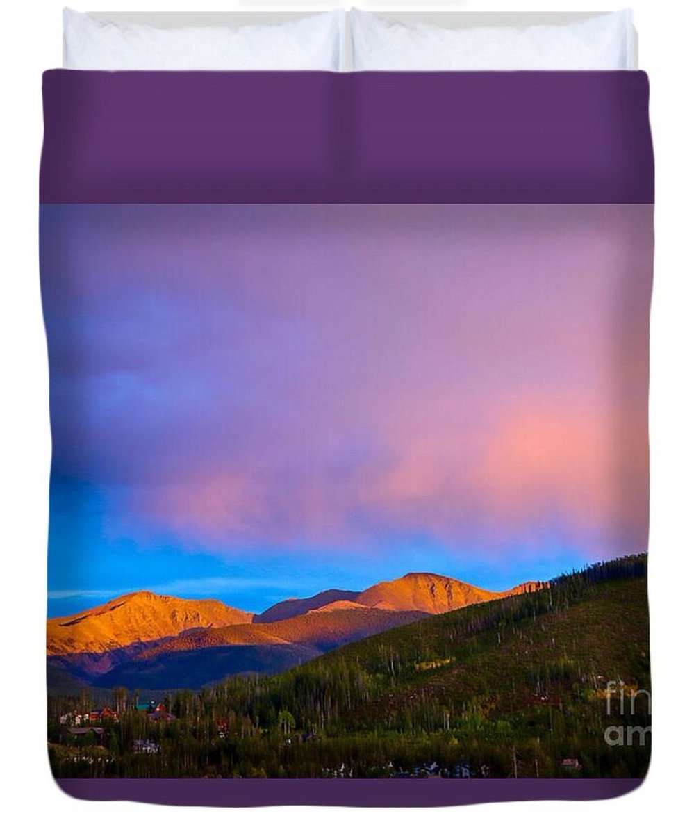 erinmdorffette's tweet photo. Colorado’s iconic mountain sunset captured in stunning color. Beautiful as a print, yoga mat, duvet, tote bag, coffee mug and more!

Shop now → https://t.co/WlYPF2OM9v

#Colorado #Sunset #Mountains #WallArt #HomeDecor #YogaMat #ArtForSale https://t.co/SgSaKAJski