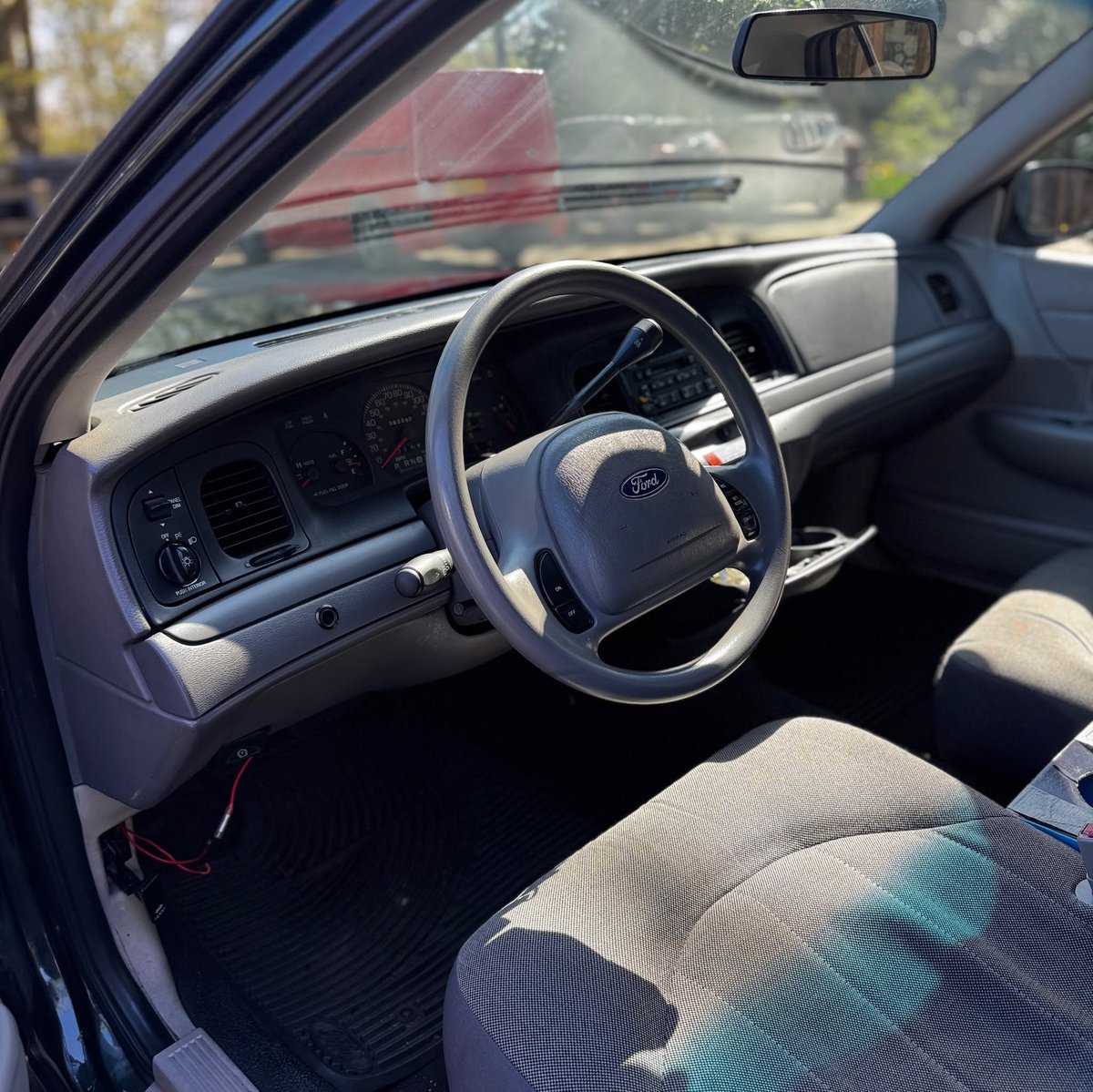 ArmandaBur1ee4's tweet photo. Yesterday, the Southern Group met for breakfast in sunny Kent, with SGMW members getting a close look at @furiousdriving’s ultra-rare Ford Crown Victoria Police Interceptor. https://t.co/T9zdDKGwTS