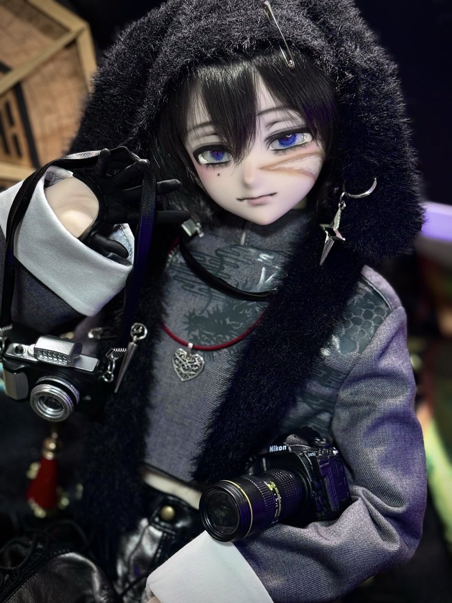 hanamizuki_6666's tweet photo. 【告知】
ddhカスタム『六番街』シリーズ
近未来のスラムに住む住人たちを制作しています。
ネオンと狂騒、混沌が日常の街で生きる彼等をぜひ見ていって下さい。
気になる方いましたらフォロー・いいねいただけると嬉しいです。
#カスタムヘッドお家探し
#ドールオーナーさんと繋がりたい
#ddh https://t.co/rw9CViCbv4