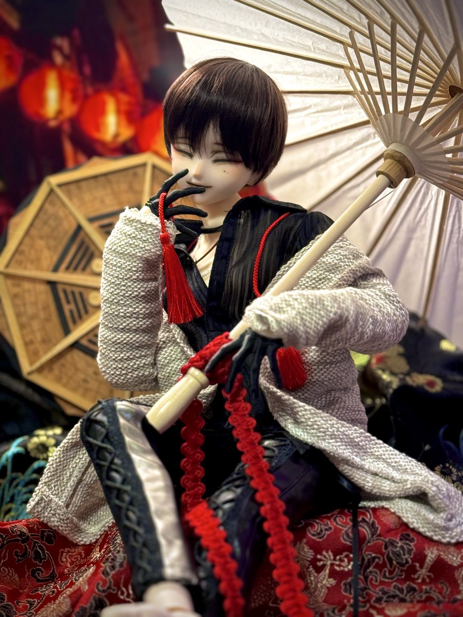 hanamizuki_6666's tweet photo. 【告知】
ddhカスタム『六番街』シリーズ
近未来のスラムに住む住人たちを制作しています。
ネオンと狂騒、混沌が日常の街で生きる彼等をぜひ見ていって下さい。
気になる方いましたらフォロー・いいねいただけると嬉しいです。
#カスタムヘッドお家探し
#ドールオーナーさんと繋がりたい
#ddh https://t.co/rw9CViCbv4