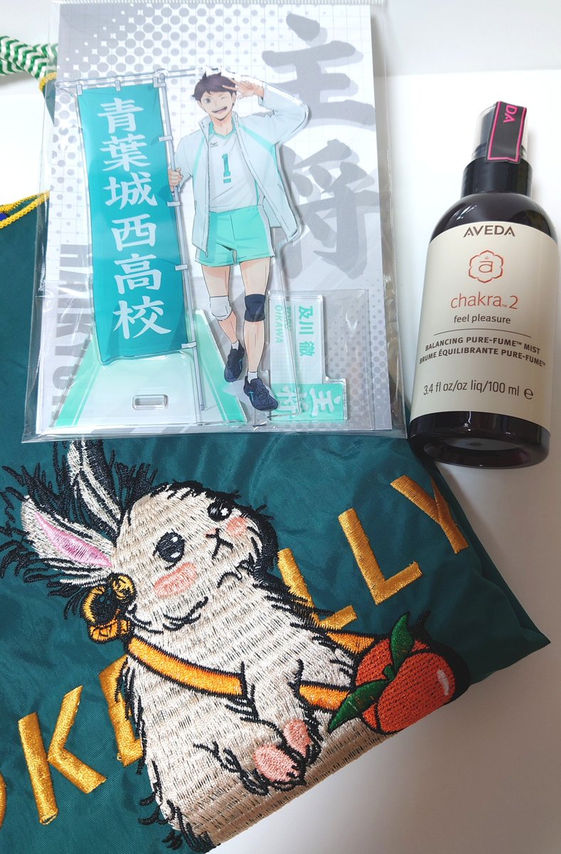 colors_zero_'s tweet photo. 昨日知り合いの方が出ているので文学フリマに行ってきました🥰楽しかったです〜✨️素敵が沢山でした!!とても元気頂きました💪

そして…久々の都会（笑）
ジャンショやら行ったのと頂ストアぁぁぁ🥹及川さんと出会えたのでご機嫌でした🤗及川さん、指本当にキレイですね。女子の私の心が折れる😂(笑) https://t.co/iNFMHypNOS