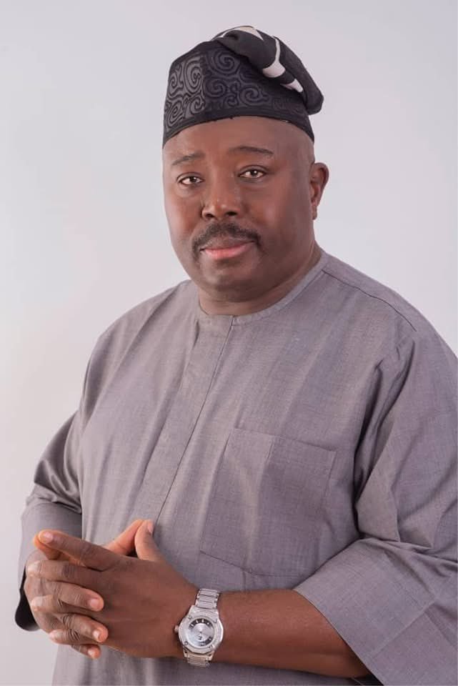 maybeemaybug's tweet photo. THE FUTURE GOVERNOR OF OYO STATE

A journey that began at the University of Ibadan and led all the way to the Senate.
From community-level leadership to service at the state and national stage.

OYO AHEAD. 🚀
#OyoAhead
#Oyo_BSA_Frontier https://t.co/QMftJkLLF6
