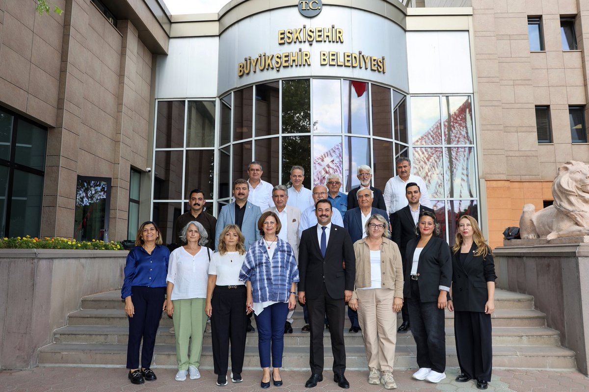 ayseunluce's tweet photo. YENİ Parti İl Başkanımız Talat Yalaz ve yönetimiyle kentimizin gündemi ile yerel yönetim çalışmalarına ilişkin değerlendirmelerde bulunduk.

Nazik ziyaretleri için Sayın Yalaz ve il yönetimimize teşekkür ediyorum. https://t.co/XRqTJVFZYI