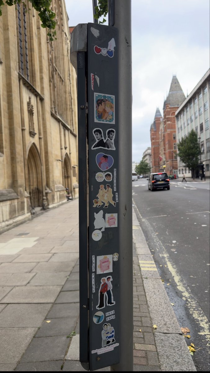 lexvos's tweet photo. London! I really need to remember to bring stickers #rwrb #firstprince https://t.co/dRQBIIcsTe