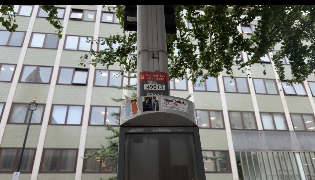 lexvos's tweet photo. London! I really need to remember to bring stickers #rwrb #firstprince https://t.co/dRQBIIcsTe